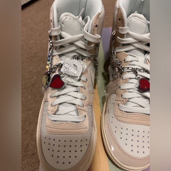 NIKE “BE TRUE” TERMINATOR HIGH BT WOMENS SIZE 7 SUMMIT WHITE/SANDDRIFT WHITE - Picture 7 of 11